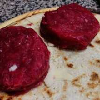 Piadina con Doppia Tartàre di Manzo, Insalata e Grana