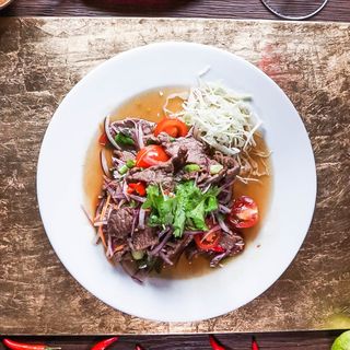 Салата с телешко и зеленчуци (180г)