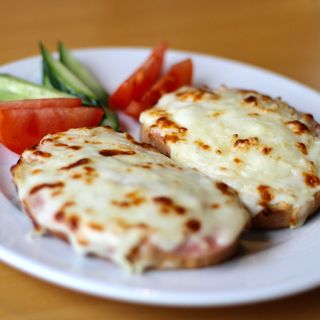 Топъл сандвич с шунка 