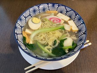 Ramen japonés con langostinos. 41b