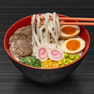 616. Ramen hecho Mano con Caldo Picante y Pato Frito