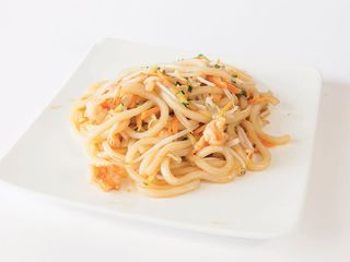 44 Spaghetti udon con gamberi