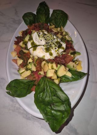 ENSALADA DE BURRATA AL ESTILO DESTINO