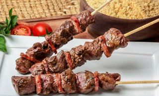 Espetinho Misto(carne,salsicha(linguiça))