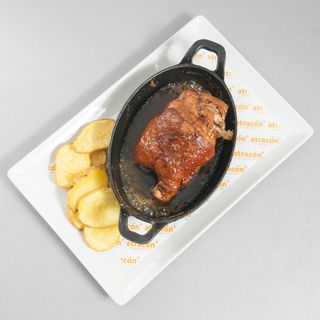 Codillo De Cerdo En Su Jugo