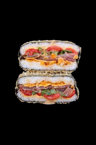 Суші бургер з тунцем (330г)