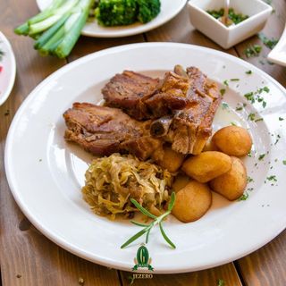 Pečena svinjska rebra