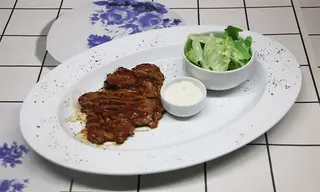 საქონლის სტეიკი როქფორის სოუსით