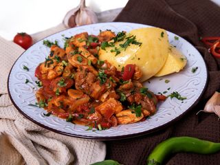 TIGAIE PICANTA DE PORC CU MAMALIGUTA   200g/100g/200g