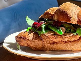 Круассан з паштетом (180 г)