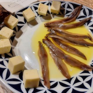 Anchoas de santoña con queso gallego