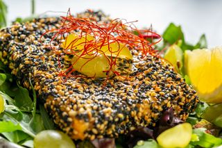 Branza feta in crusta de susan si miere