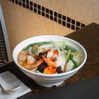 Sopa Tallarines o  Fideos Con Mariscos