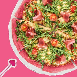 KAŻDA ŚREDNIA PIZZA NA RÓŻOWYM CIEŚCIE