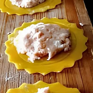 Ravioli ripieni di pesce e salmone