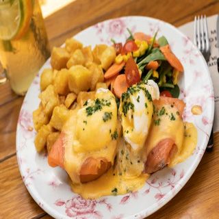 Benedict & salmón
