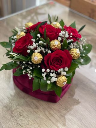 Gift box ruže i ferrero rocher 