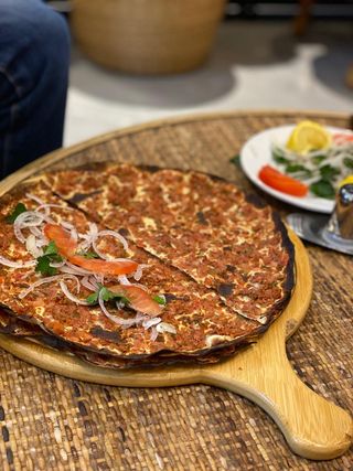 2 Lahmacun +soda