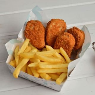 Nuggets com Batata Frita