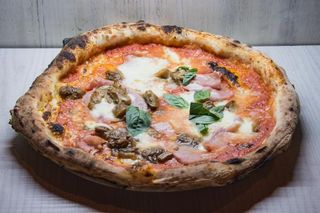 PIZZA JAMON Y CHAMPINON