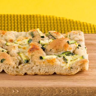 Focaccia ai cereali con zucchine e stracchino - 2 pezzi