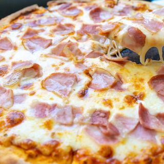 Pizza Margarita y jamón york