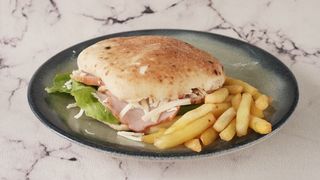 Sendvič topli sa pečenicom 300g