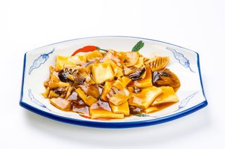 138 Toufu con funghi bambu in salsa di soia