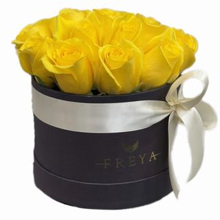 Cutie medie cu 15 trandafiri Bringhton