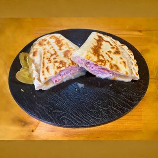 Crescione con impasto di Nonna Gemma con Cotto alta qualità & mozzarella