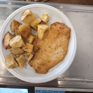 Pollo  panato con patate al forno