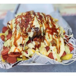 Salchipapa tradicional