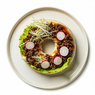 Bajgiel z wołowiną po azjatycku