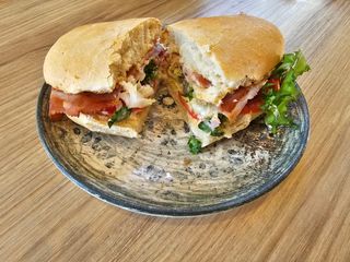 Mollete vegetal pollo