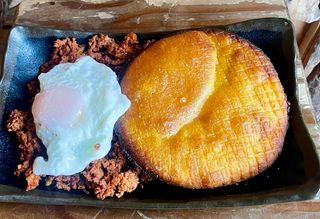 Torto Con Picadillo Y Huevo