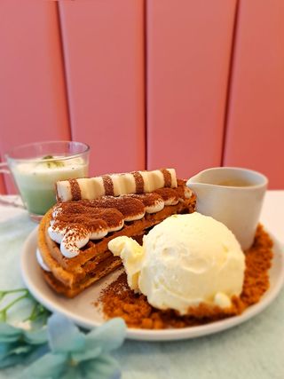 Tiramisu Waffle