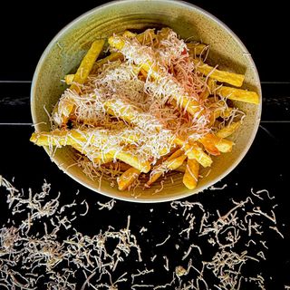 Cartofi prajiti cu branza telemea