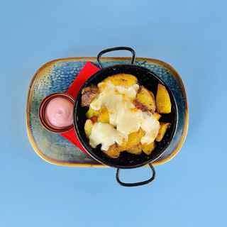 Patate al forno con formaggio Brie fuso