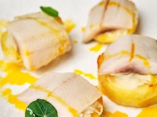 Оселедець з маринованою цибулею та печеною картоплею (180g)