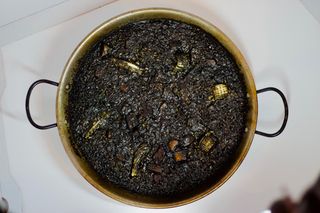 Paella Arroz Negro (Para 2 Personas)