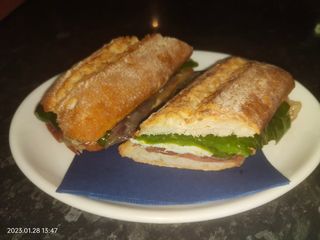 Bocadillo Serrano Plancha Con Pimiento Verde Y Huevo