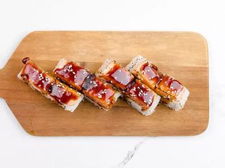 Рейнбоу суши сьомга със скариди в темпура (250г)