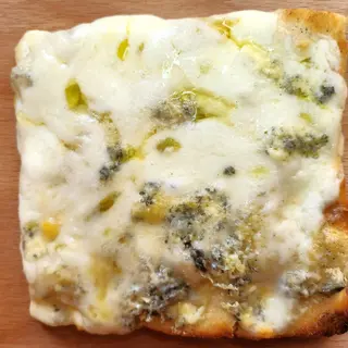 Pizza Cuatro Quesos - Porción triangulo -