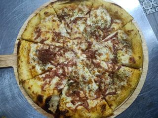 Pizza Charcuterie + boisson 