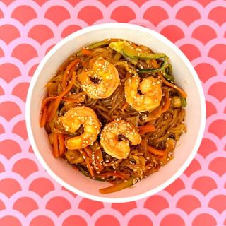 Noodles saltato con gamberi e verdure - SENZA GLUTINE