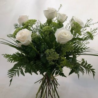 Media Docena Rosas Blancas