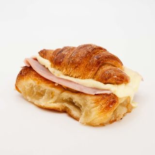 Medialuna Con Jamón Y Queso