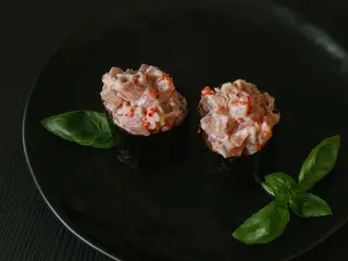 Gunkan z tuńczykiem (80g)