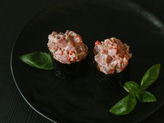 Gunkan z tuńczykiem (80g)