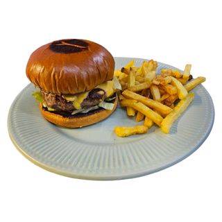 Класически чийзбургер